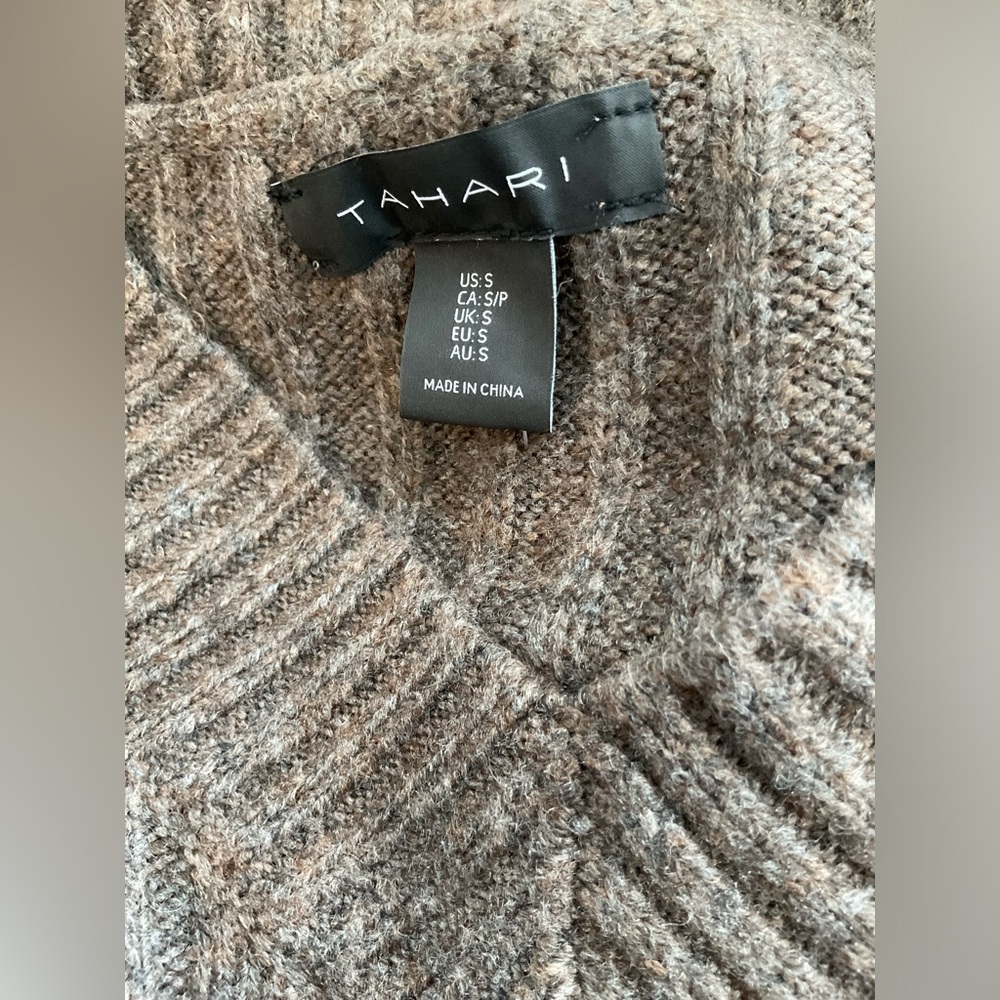 🛑🛑🛑TAHARI SWEATER DRESS - Picture 9 of 11
